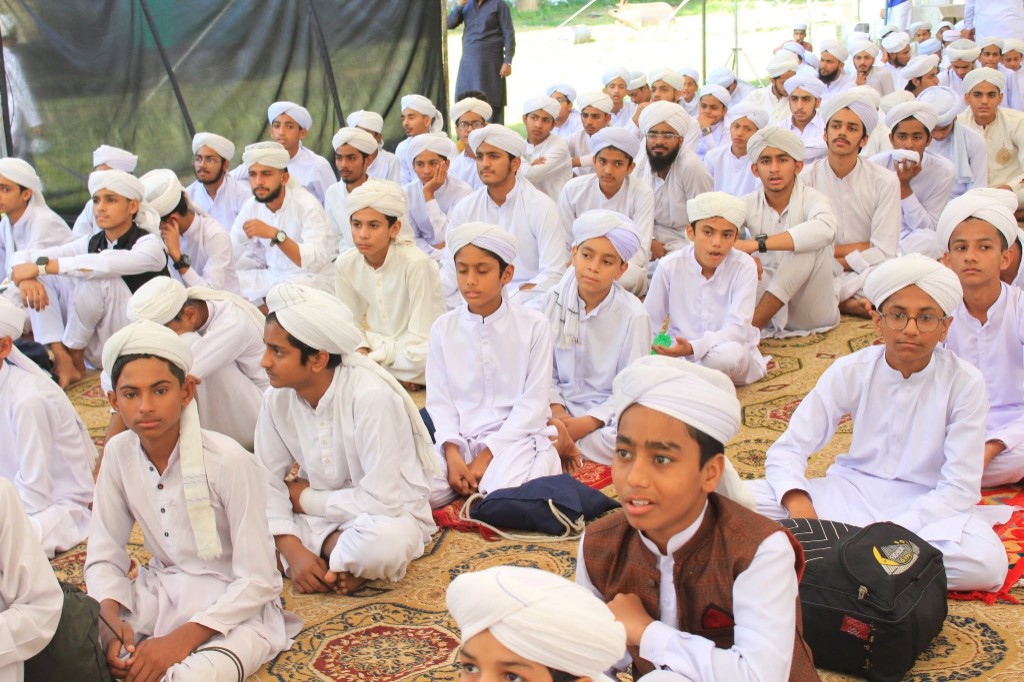 انوار مدینہ سکول سسٹم — طلبا